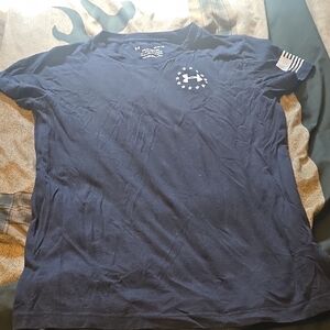 Under Armour Short-Sleeve Performance Tee with Chest Logo Small Worn Once